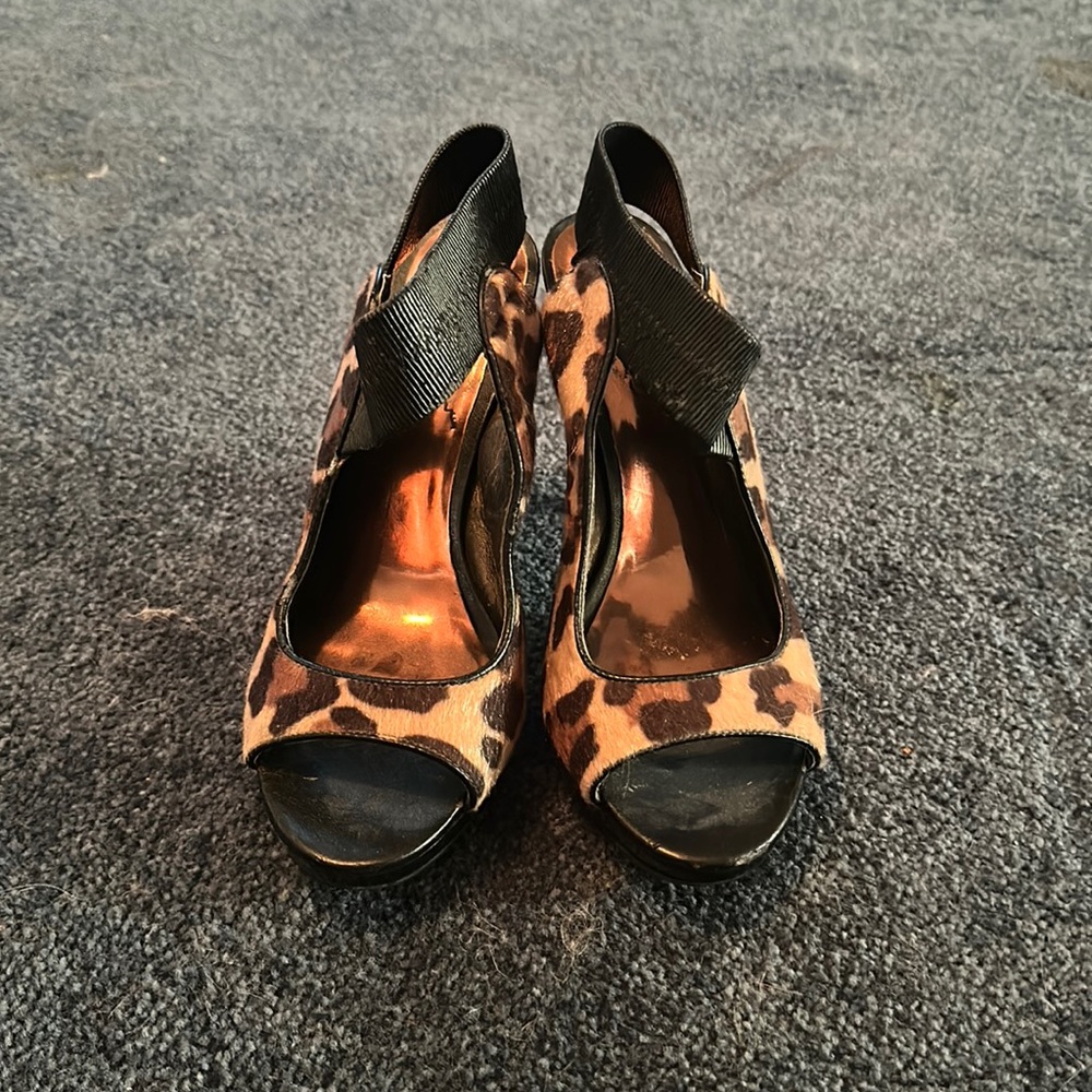 Carlos Santana HALO leopard print heels Size 7